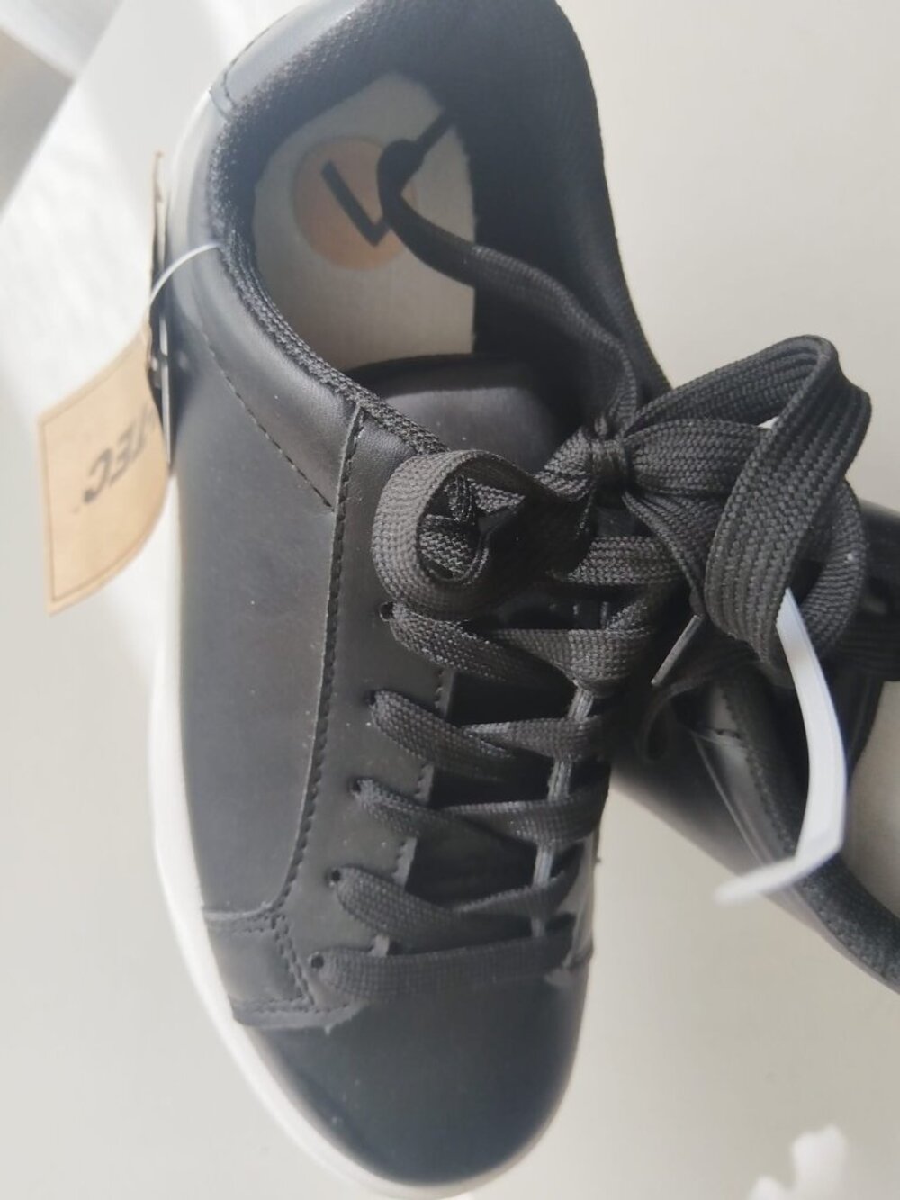 ✨ Hi-Tec Women's Black Casual Fashion Sneakers White Sole NWT Size US 7 / EUR 37